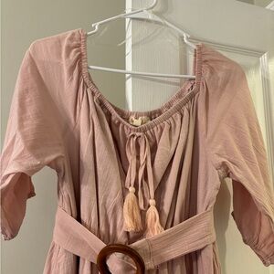 Listicle dress with belt